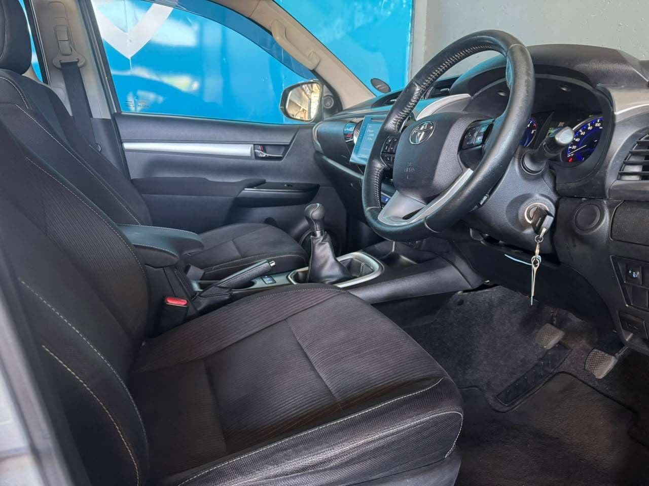 2017 Toyota Hilux, image 10 of 16