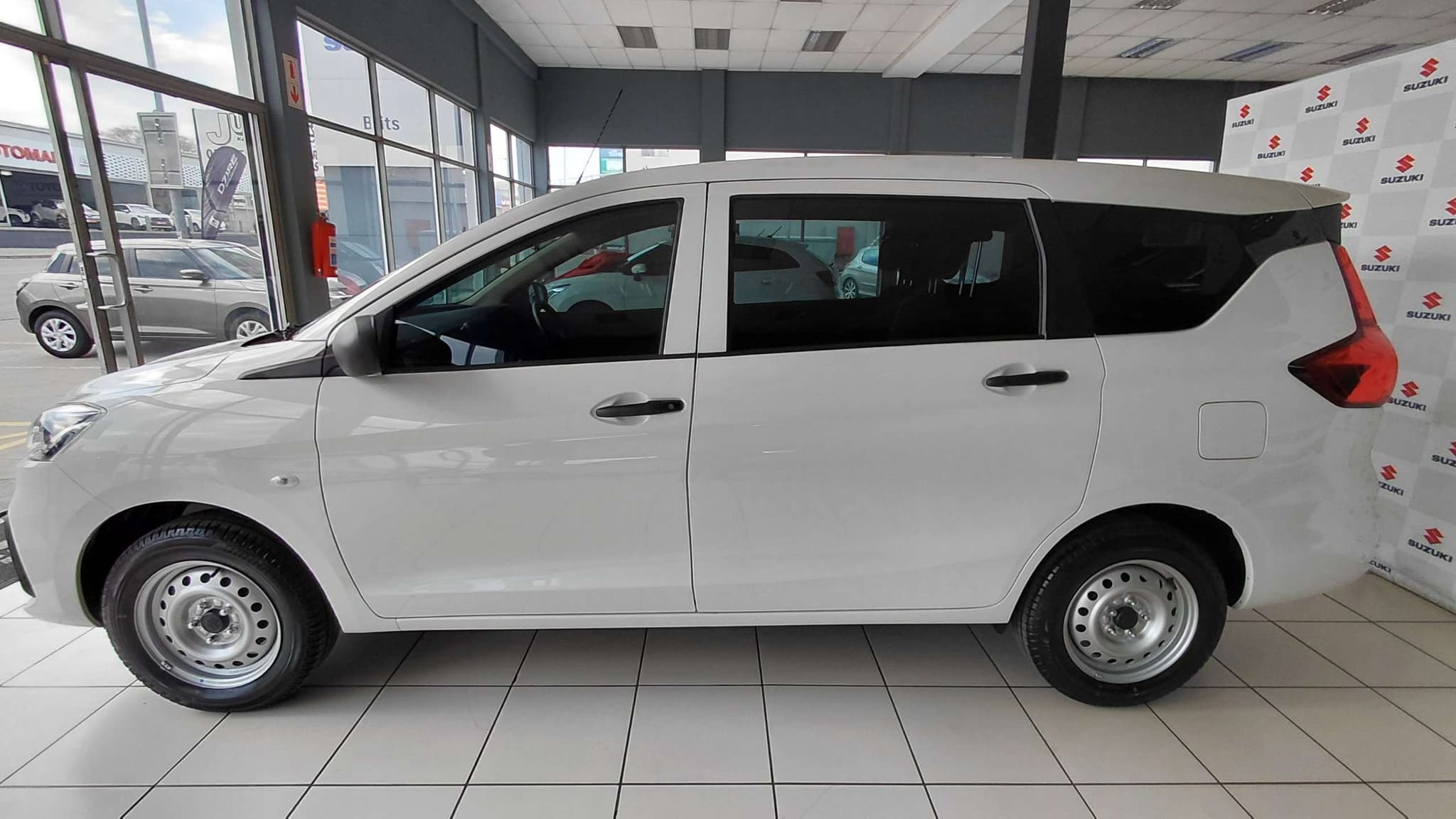 2026 Suzuki Ertiga, image 6 of 8