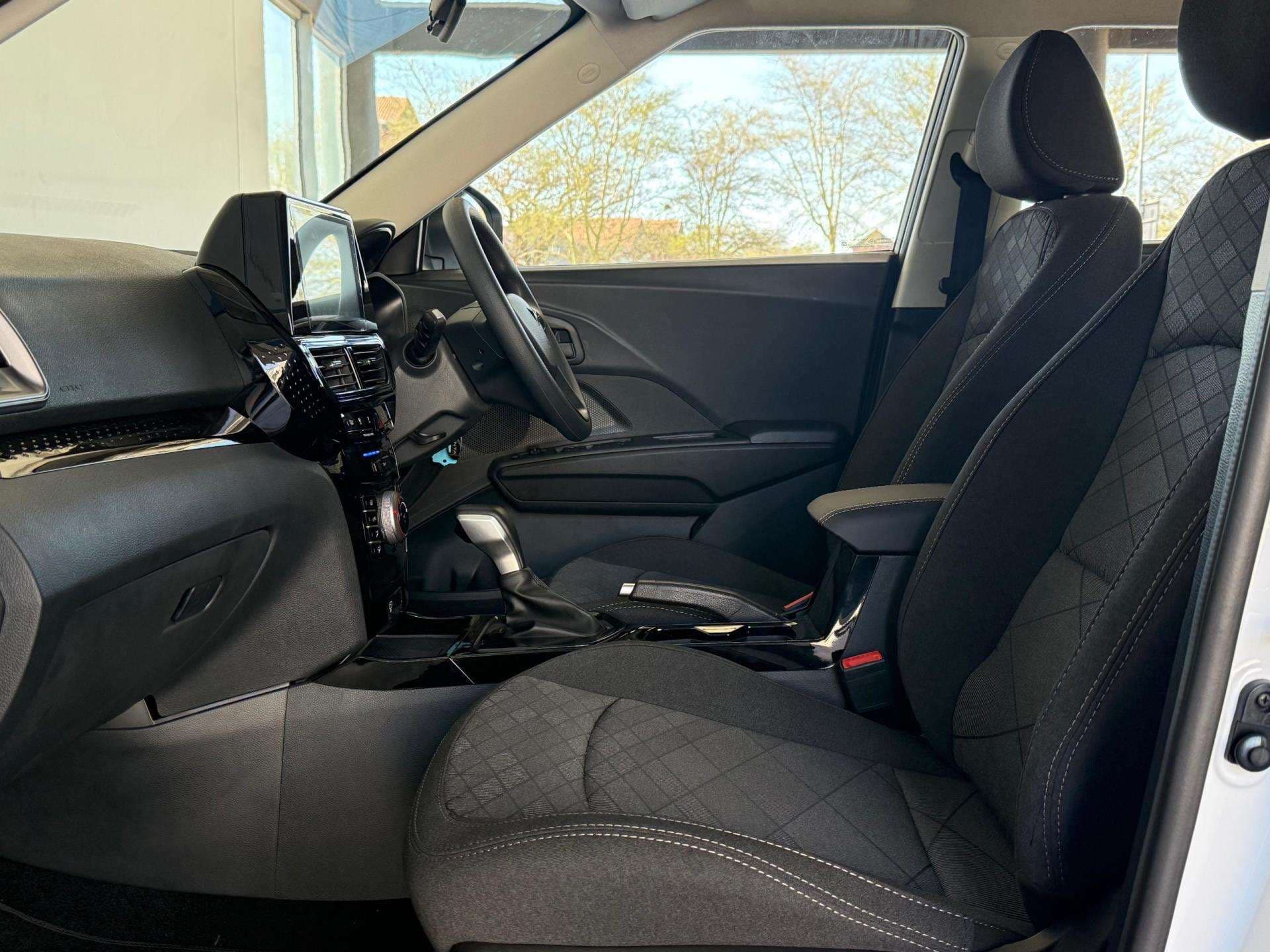 2026 Mahindra Xuv3x0, image 15 of 16