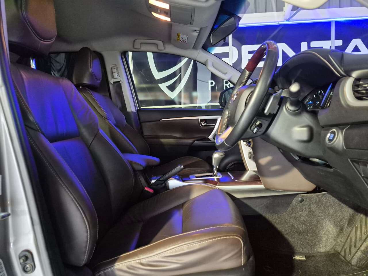 2020 Toyota Fortuner, image 14 of 16