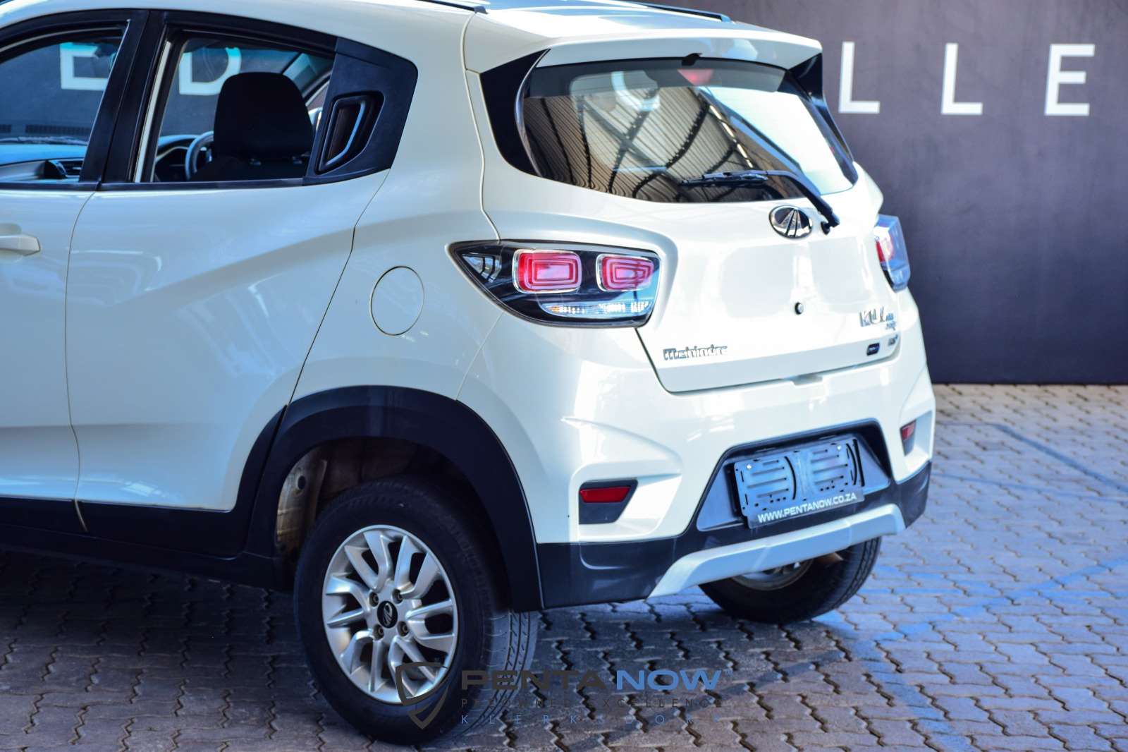 Mahindra Kuv 100, image 9 of 16