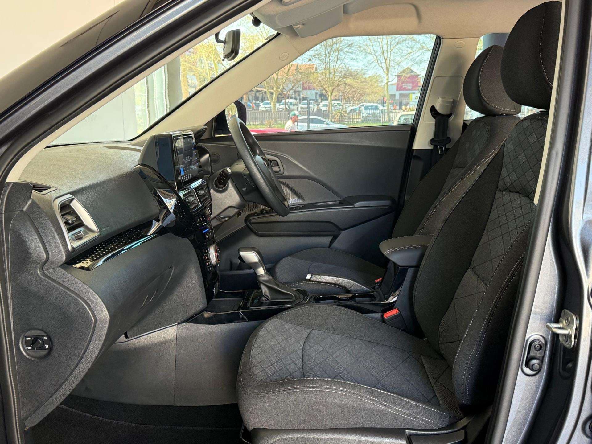 2026 Mahindra Xuv3x0, image 15 of 16