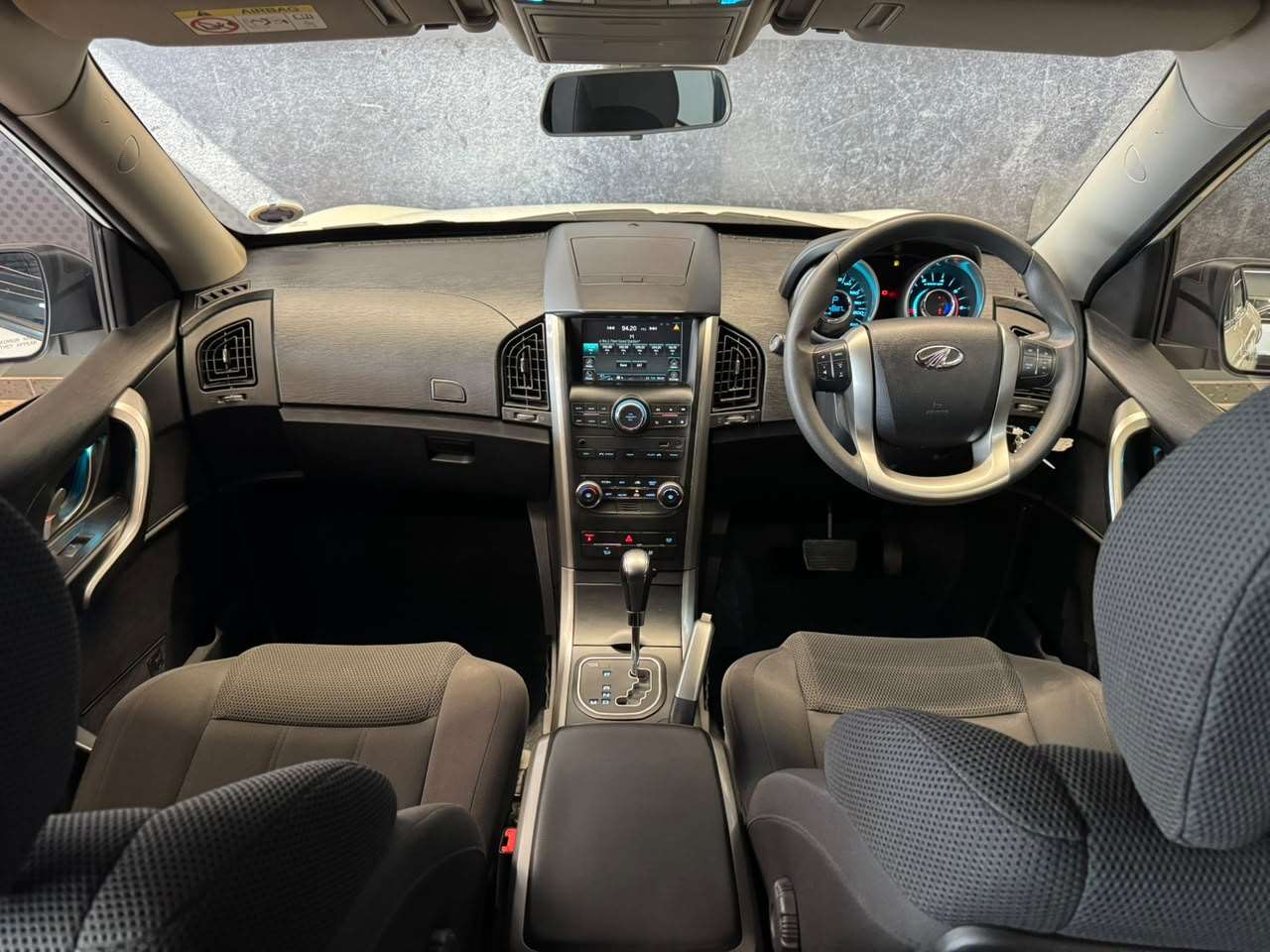 2023 Mahindra Xuv 500, image 10 of 13