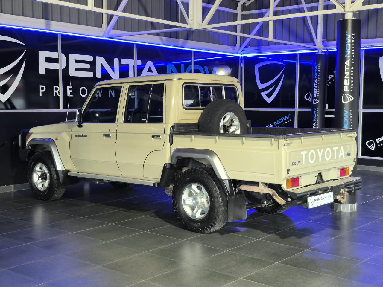 2023 Toyota Land Cruiser 79, image 4 of 16