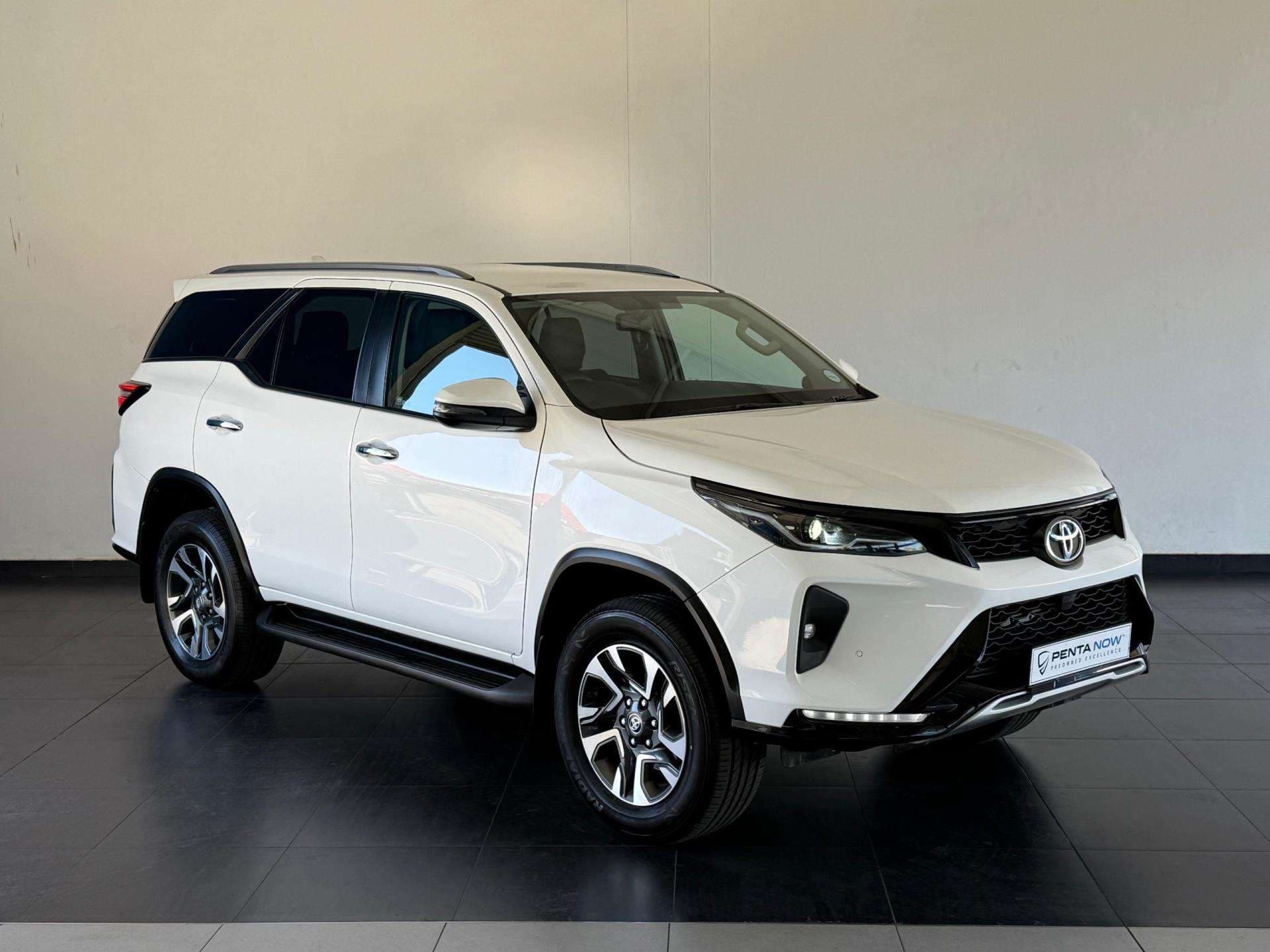 2023 Toyota Fortuner, image 3 of 16