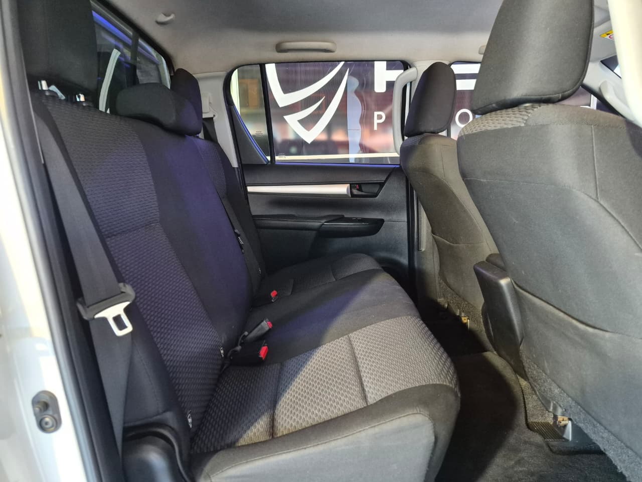 2018 Toyota Hilux, image 14 of 16