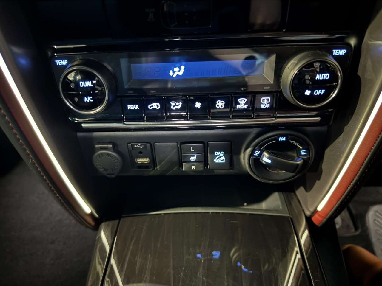 2023 Toyota Fortuner, image 10 of 16