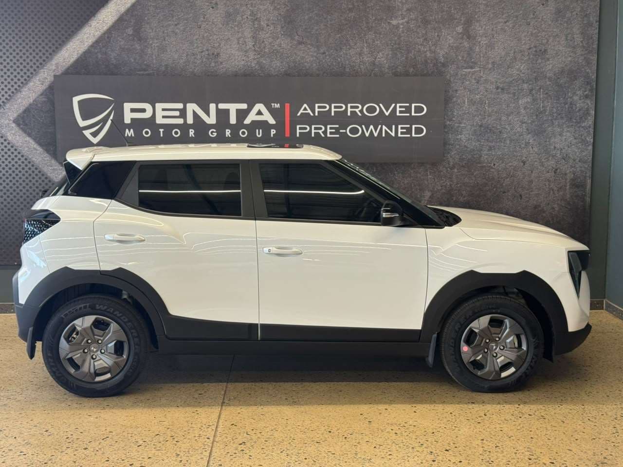 2026 Mahindra Xuv3x0, image 2 of 16