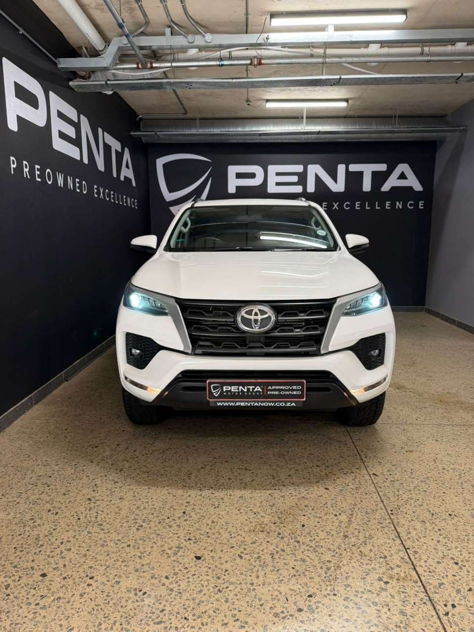 2021 Toyota Fortuner, image 3 of 16