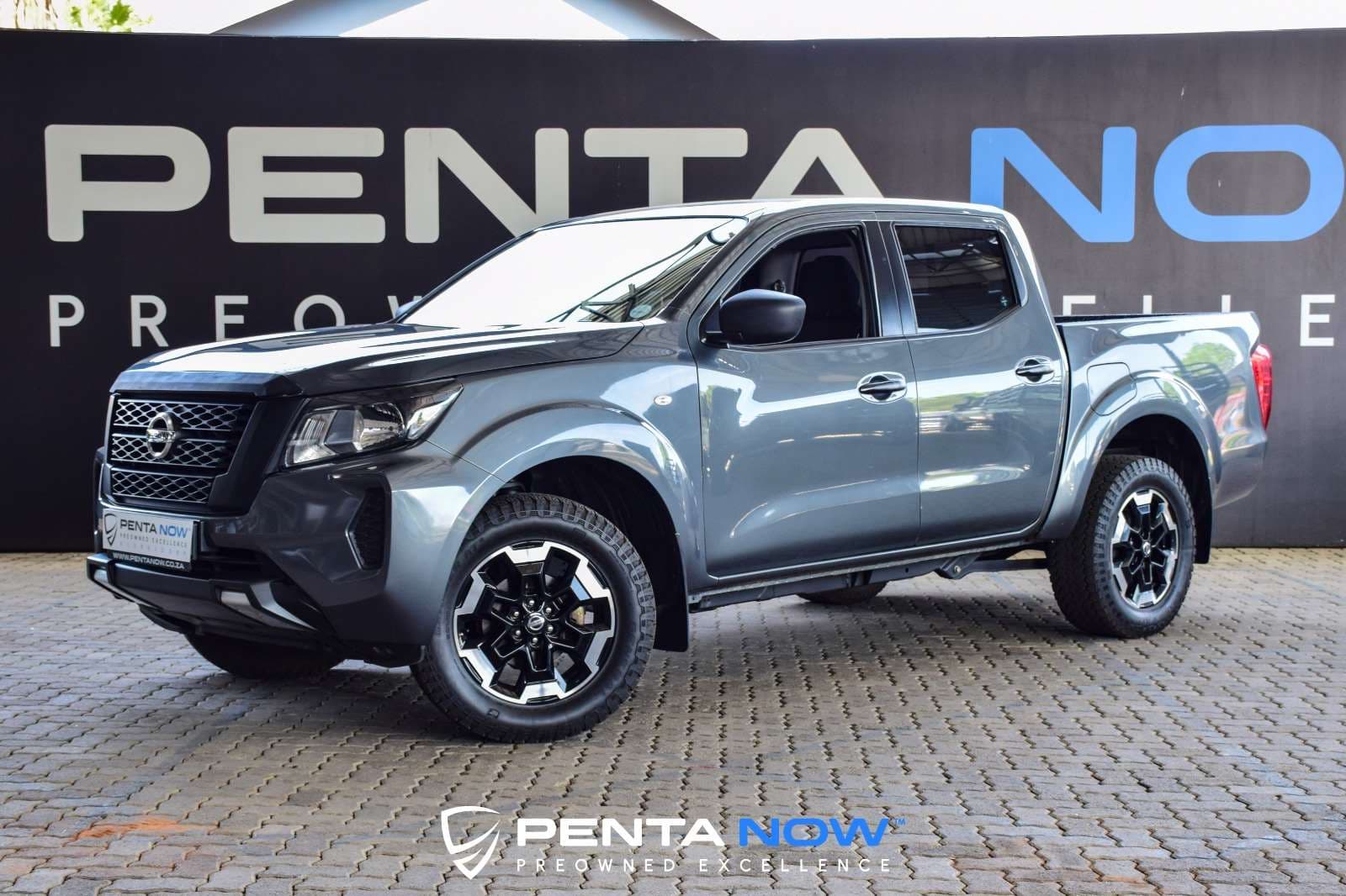 2021 Nissan Navara, image 3 of 16