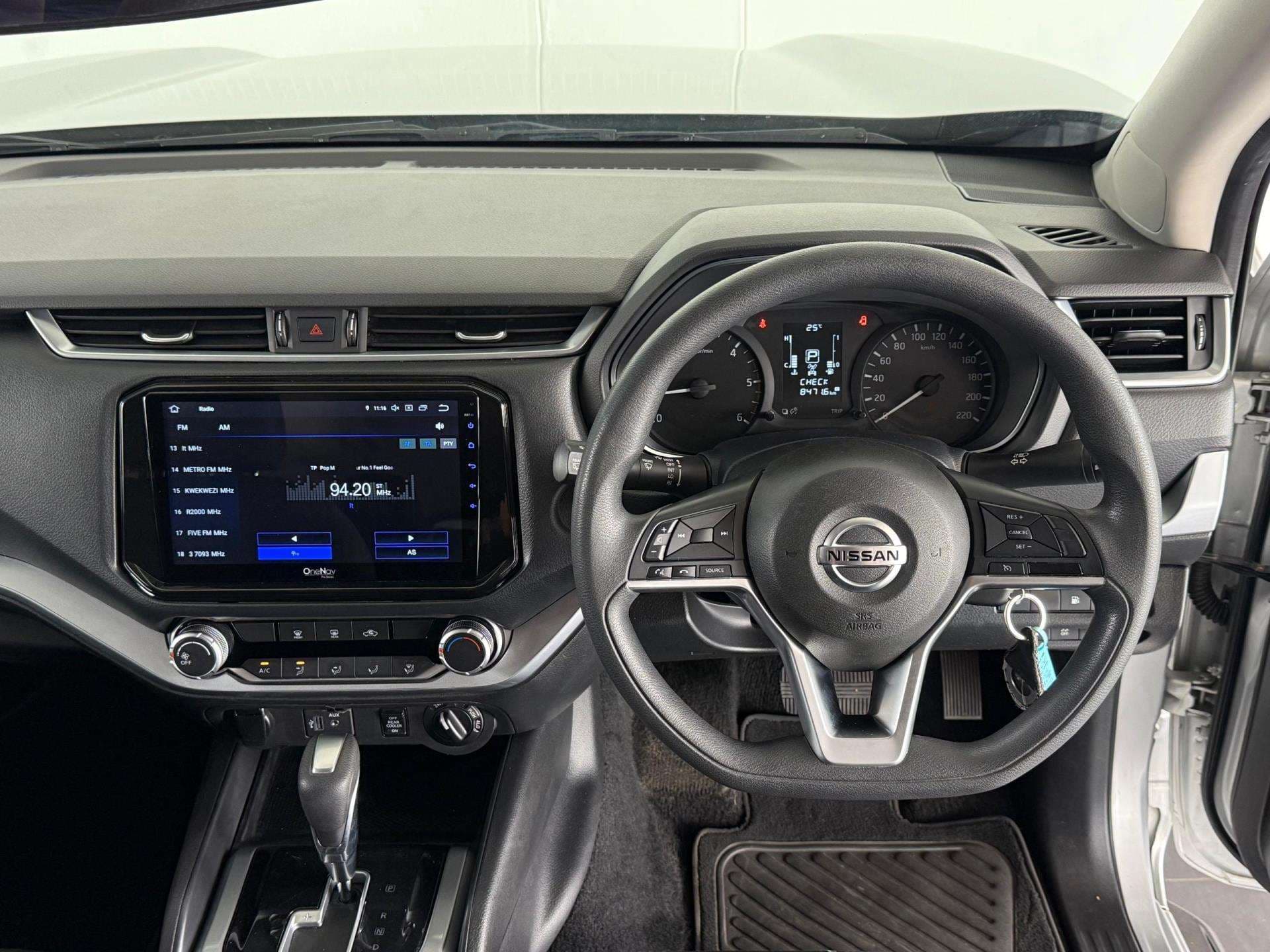 2022 Nissan Terra, image 11 of 16