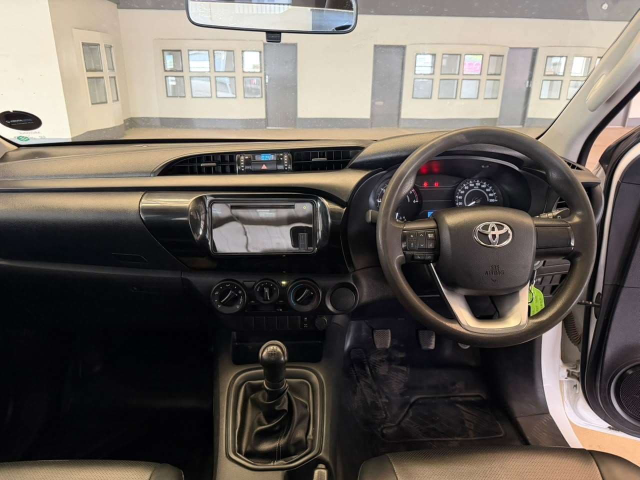 2023 Toyota Hilux, image 13 of 16