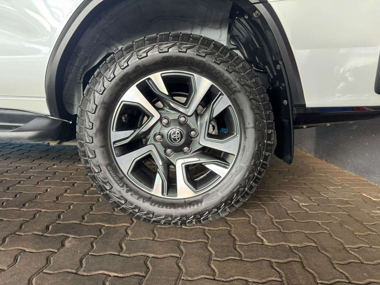 2023 Toyota Fortuner, image 6 of 16