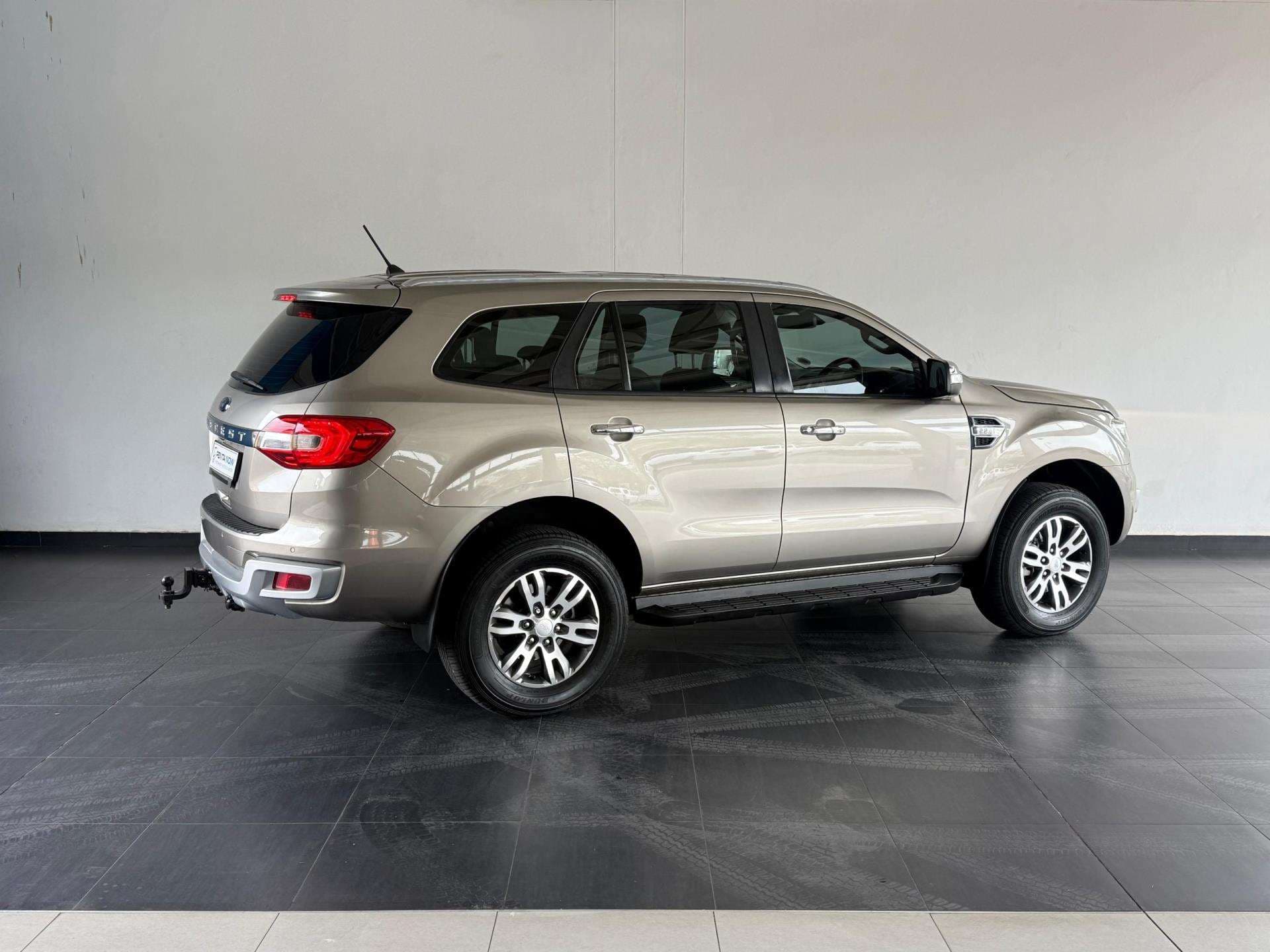 2018 Ford Everest, image 6 of 16
