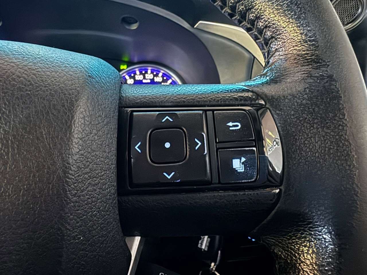 2017 Toyota Hilux, image 15 of 16