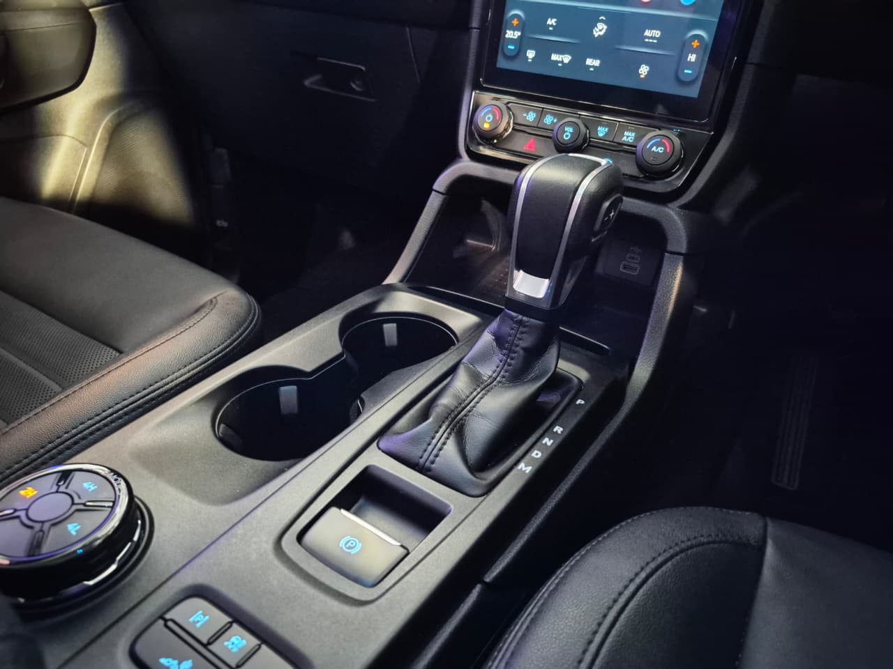 2024 Ford Everest, image 9 of 16