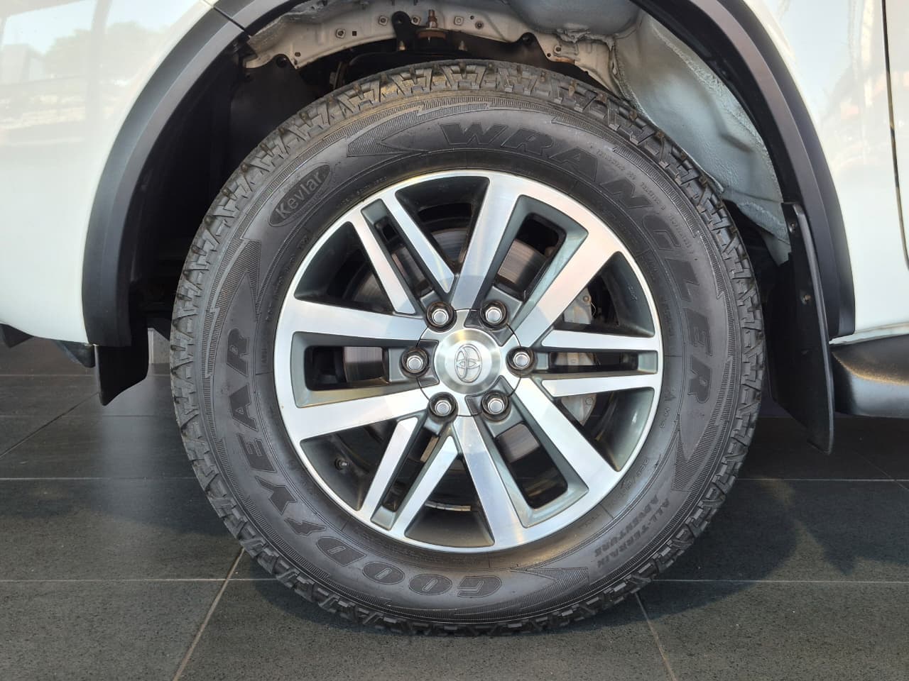 2020 Toyota Fortuner, image 16 of 16