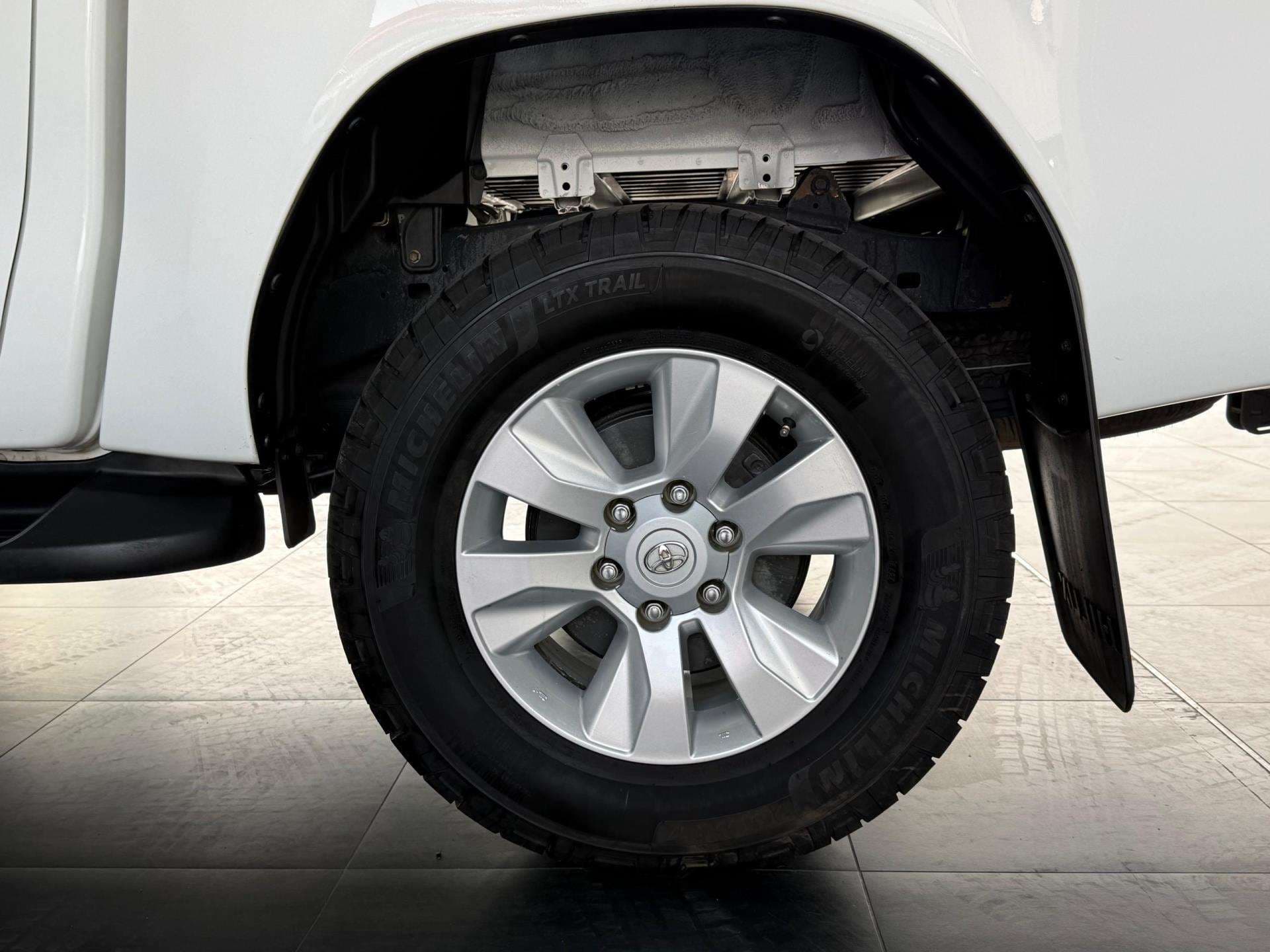 2019 Toyota Hilux, image 9 of 16