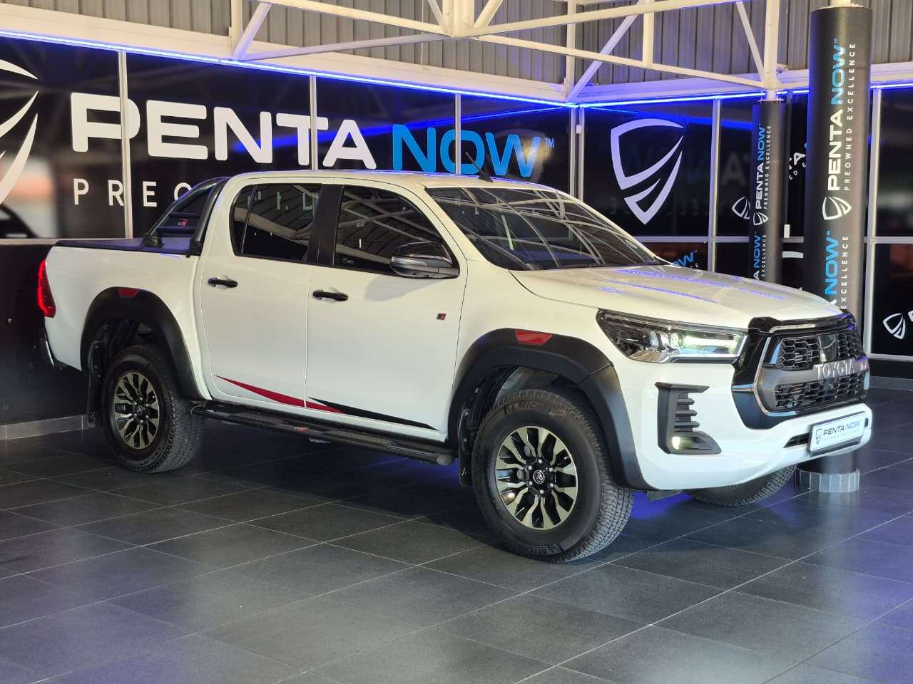 2023 Toyota Hilux, image 3 of 16