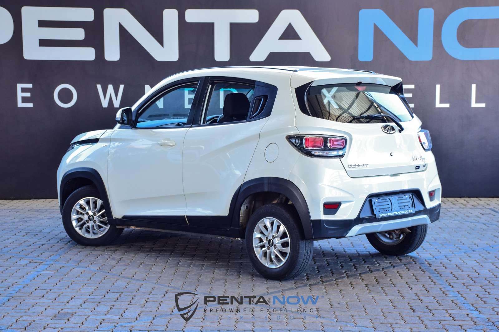 Mahindra Kuv 100, image 6 of 16