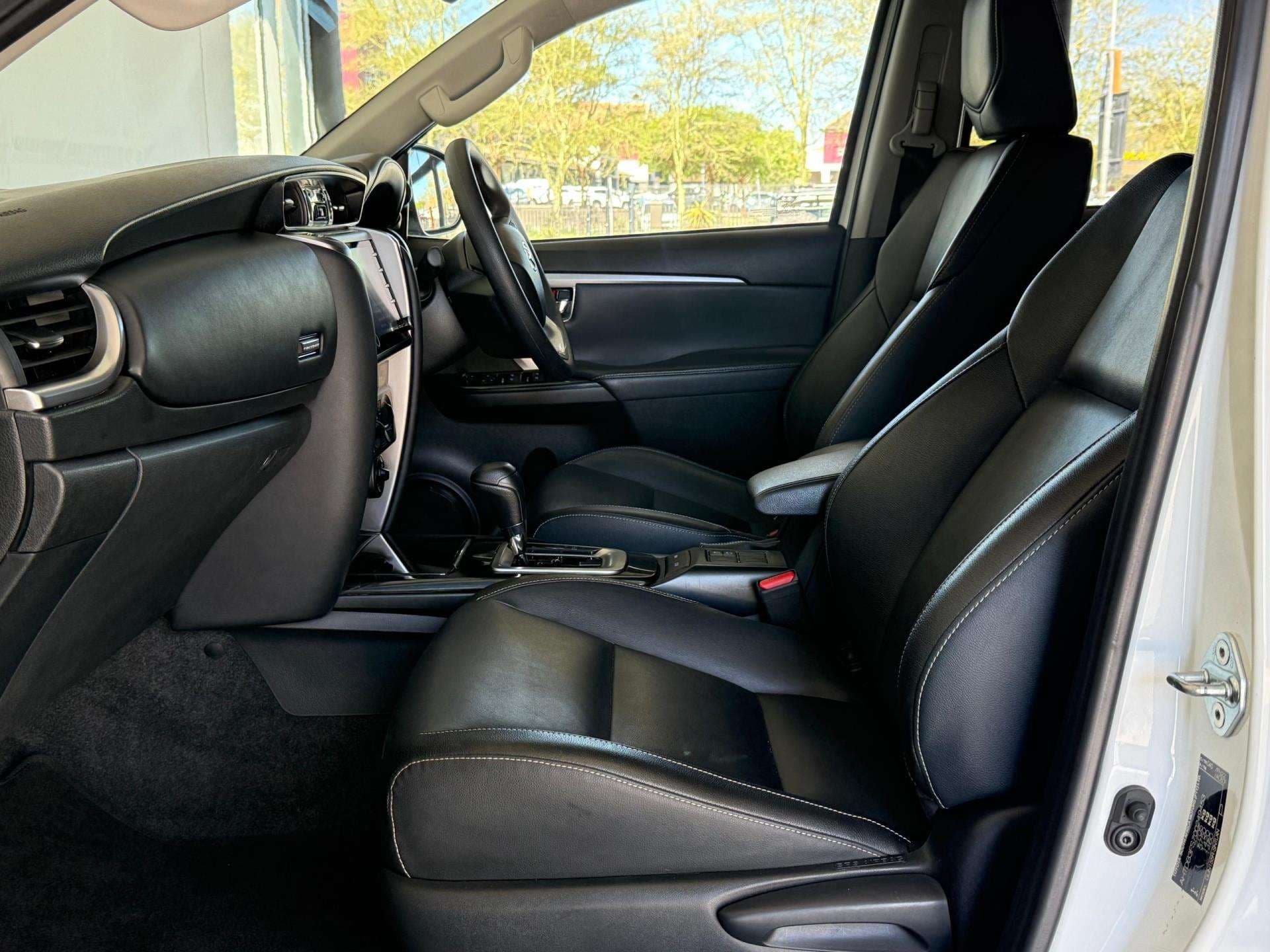 2023 Toyota Fortuner, image 15 of 16