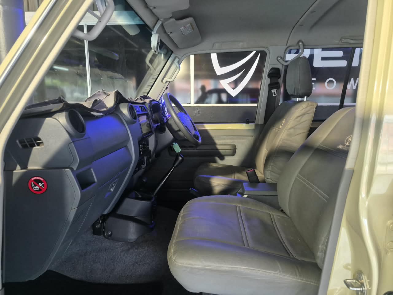 2023 Toyota Land Cruiser 79, image 11 of 16