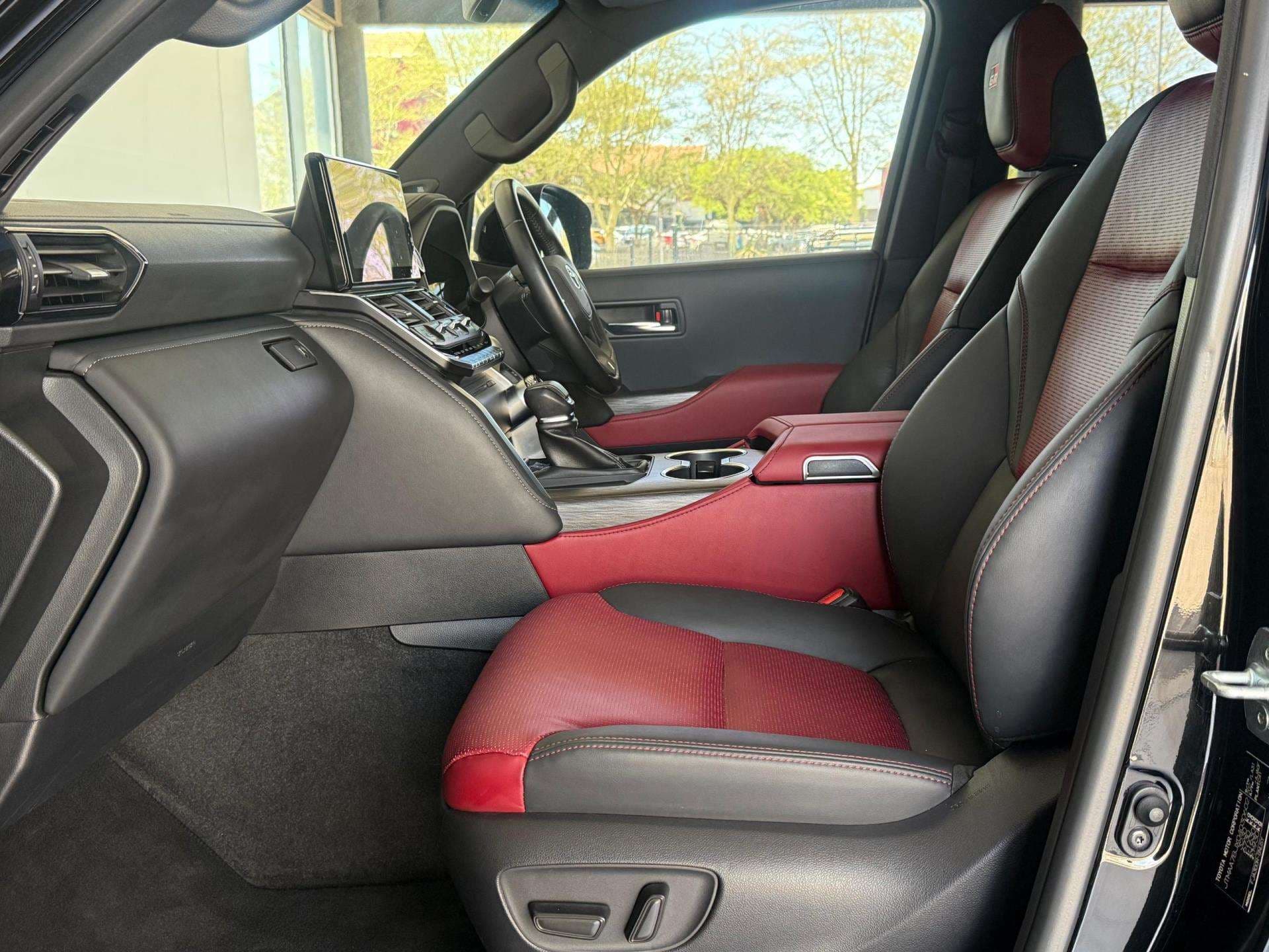 2023 Toyota Landcruiser, image 15 of 16
