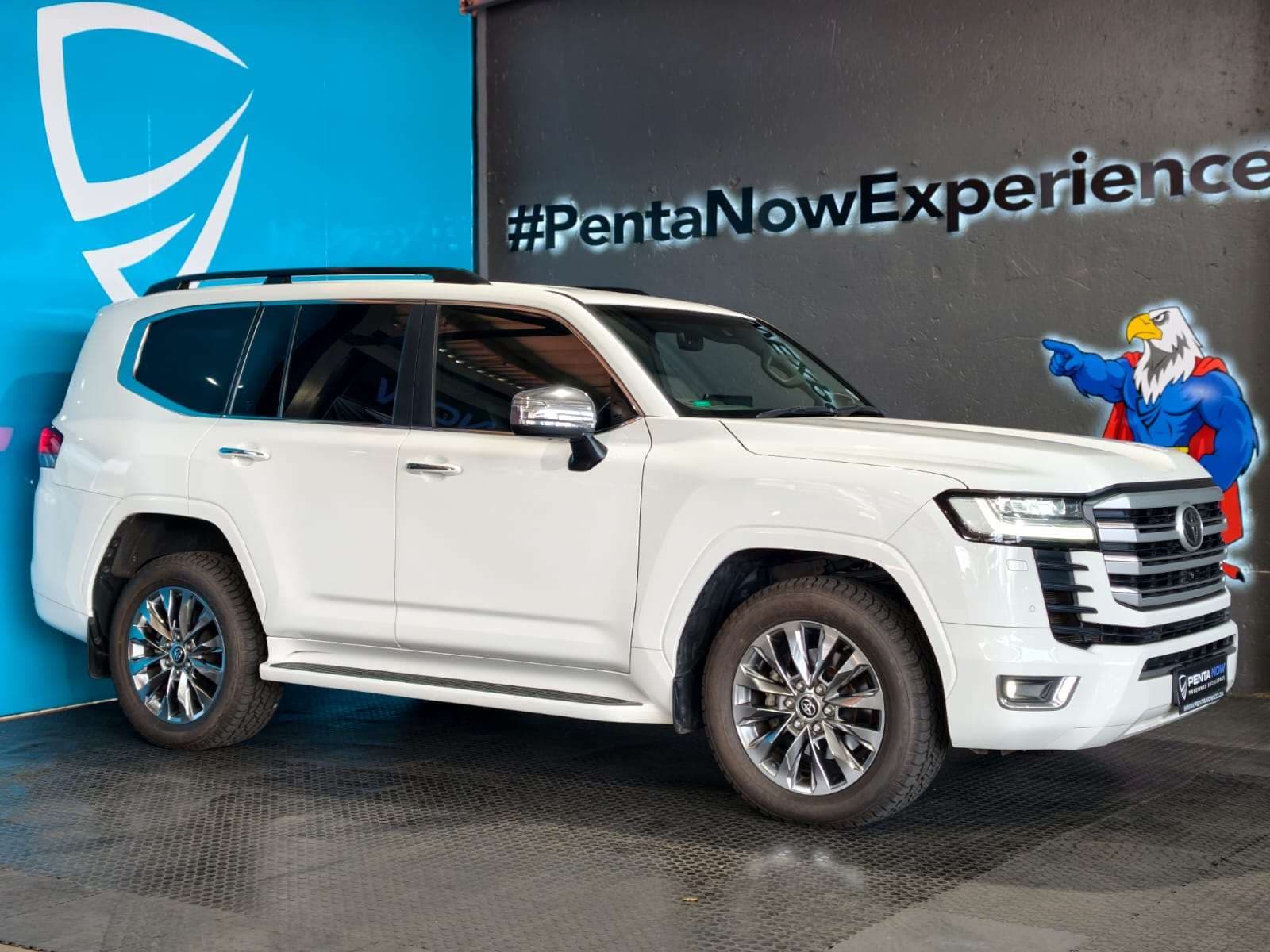 2021 Toyota Land Cruiser, image 2 of 16