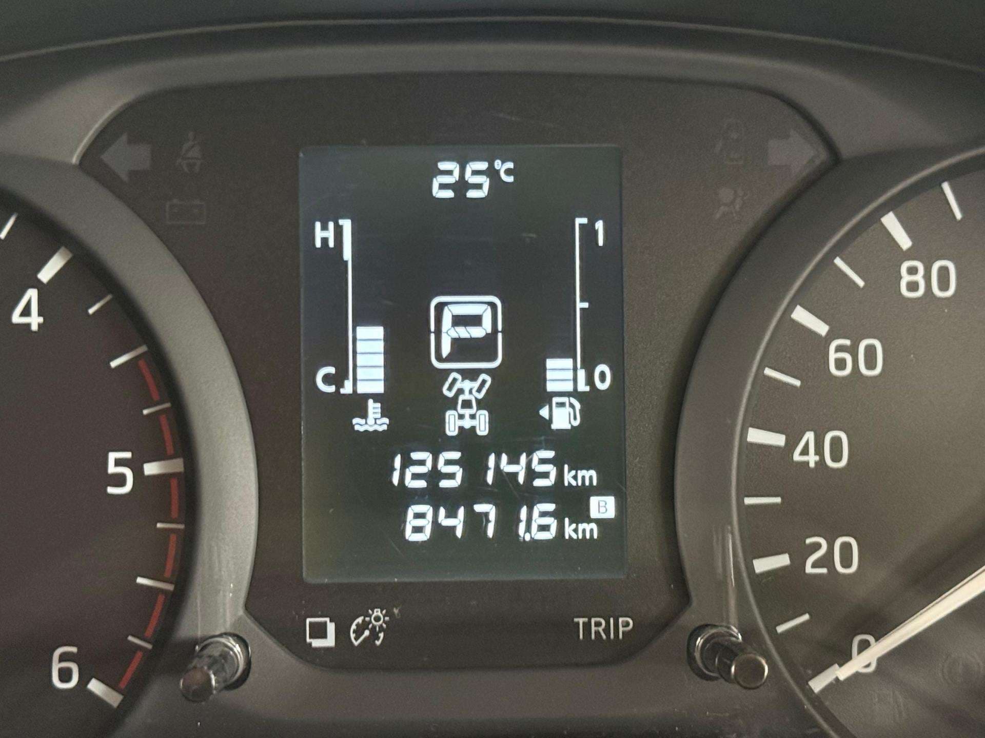 2022 Nissan Terra, image 12 of 16