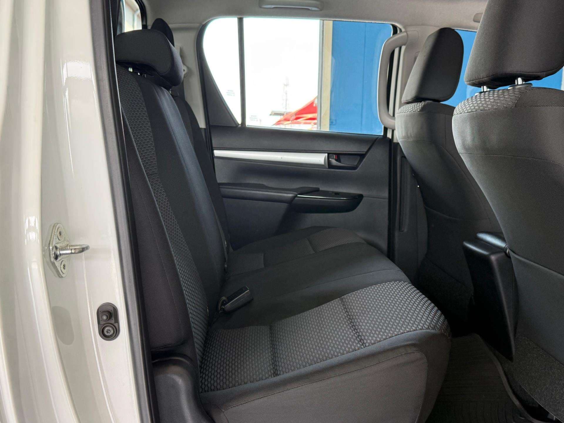 2019 Toyota Hilux, image 14 of 16