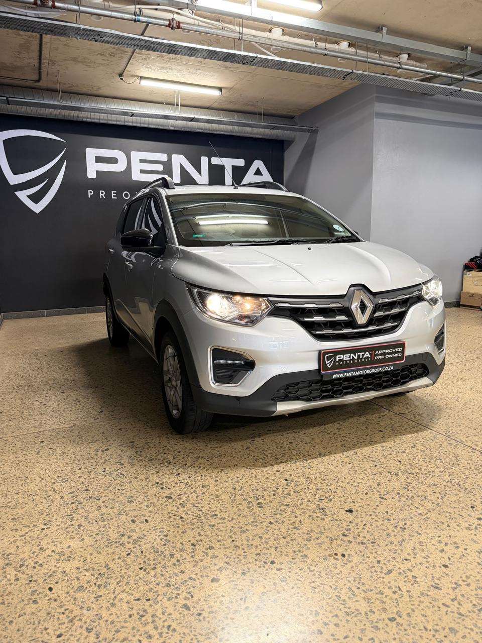 2022 Renault Triber, image 2 of 16