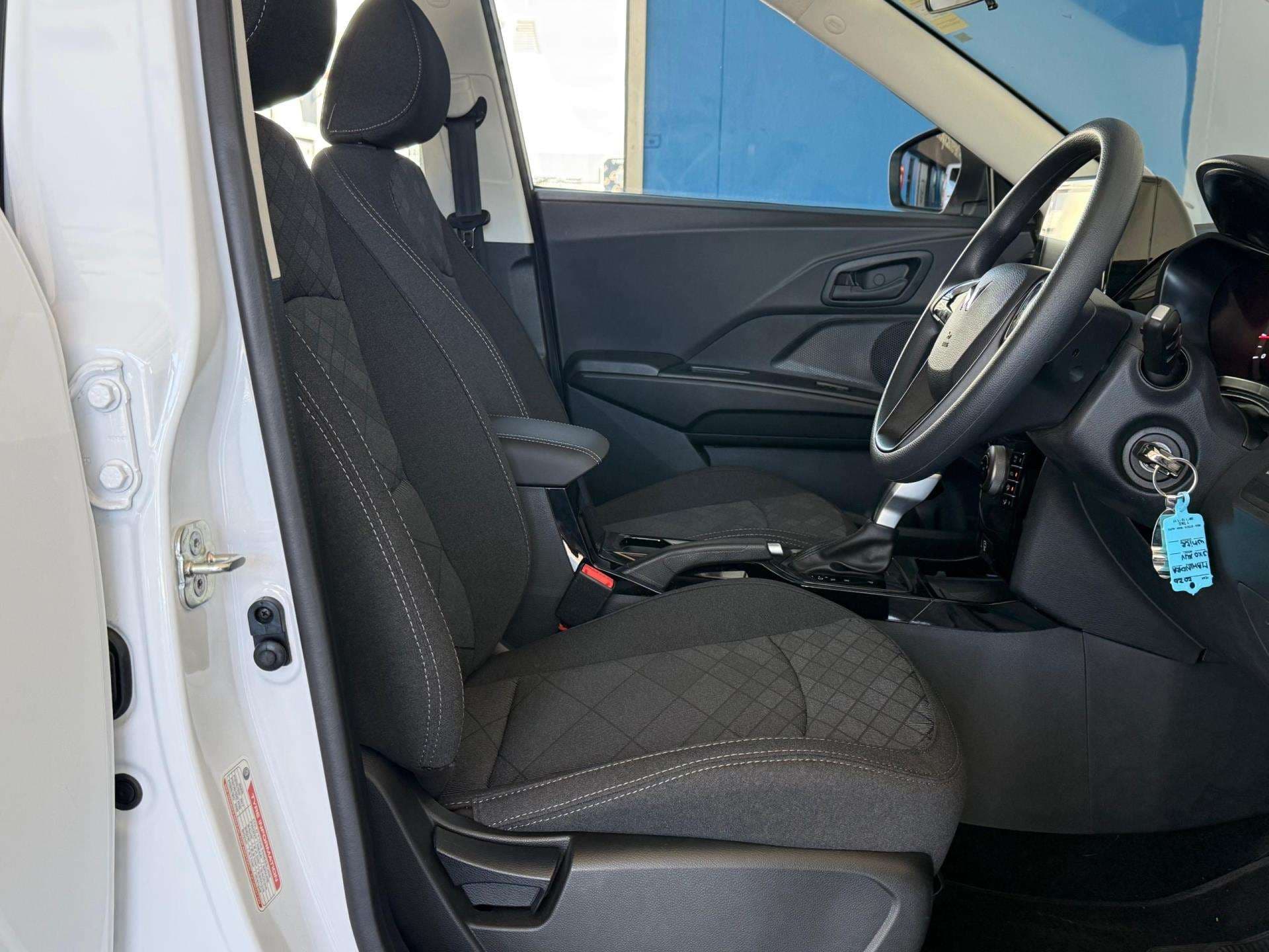 2026 Mahindra Xuv3x0, image 13 of 16