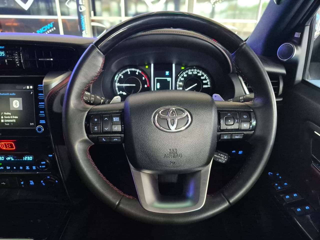 2025 Toyota Fortuner, image 8 of 16