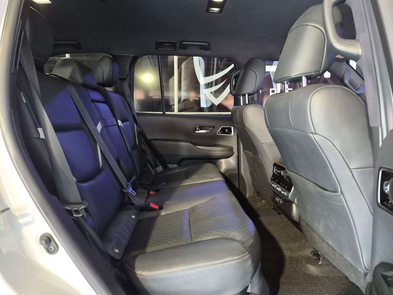 2022 Toyota Land Cruiser 300, image 14 of 16