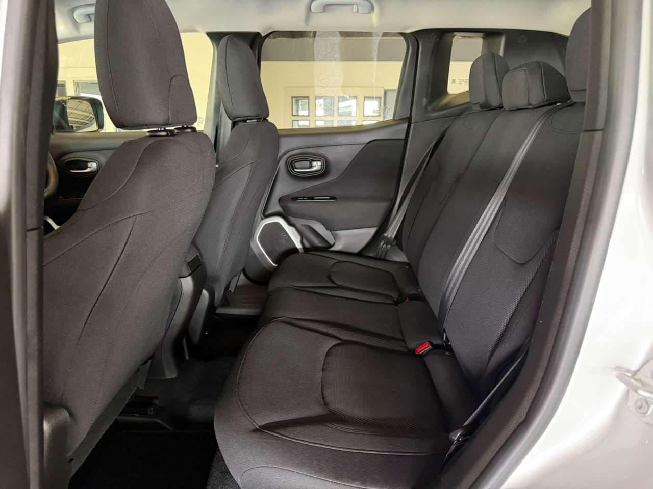 2020 Jeep Renegade, image 13 of 16