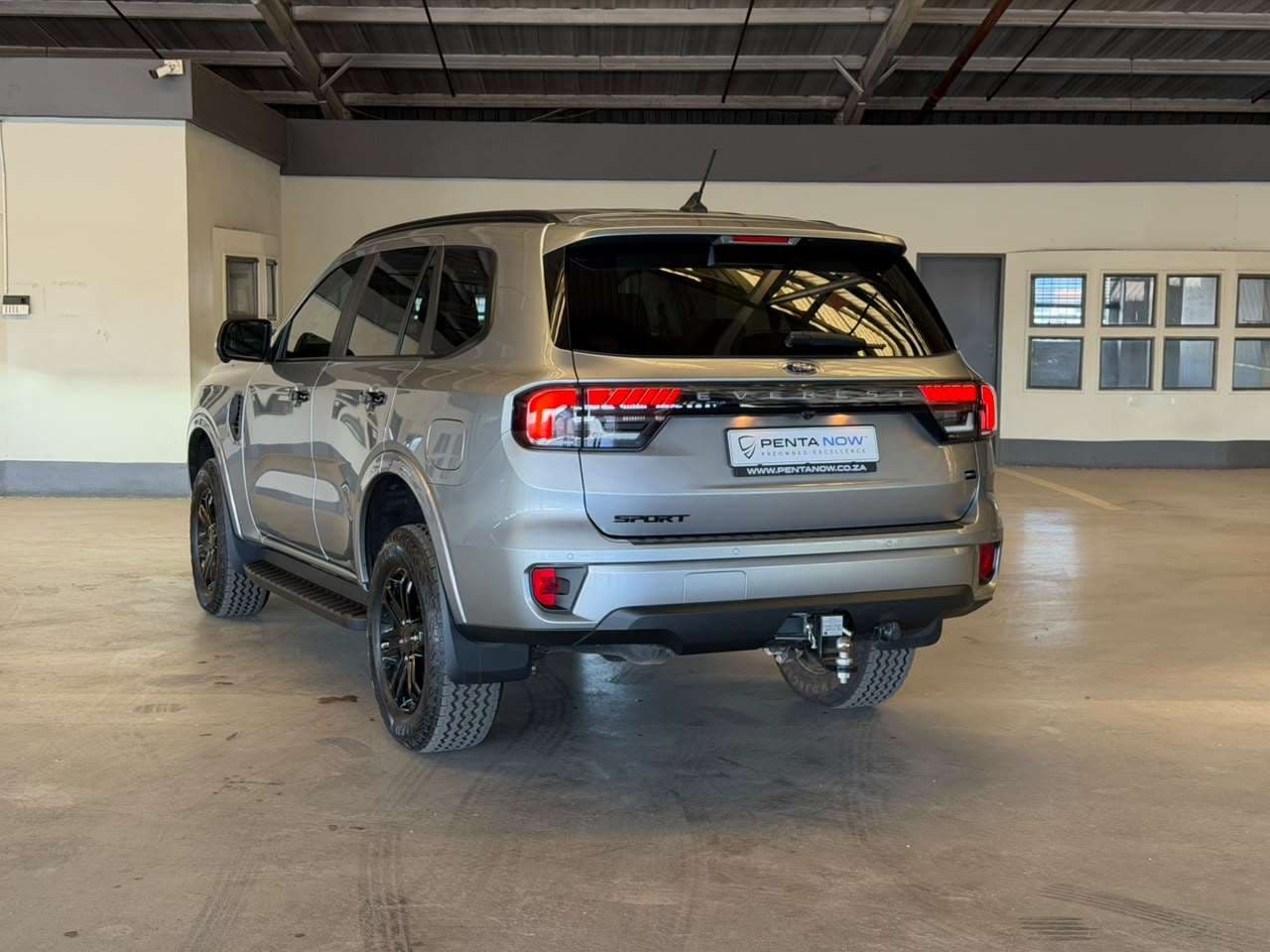 2026 Ford Everest, image 3 of 16