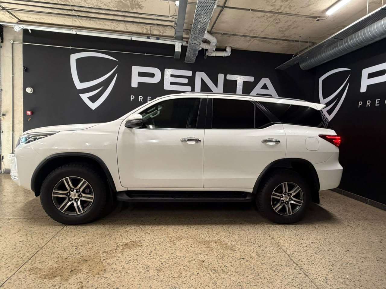 2021 Toyota Fortuner, image 5 of 16