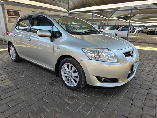 2009 - TOYOTA - Auris