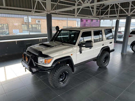 2023 - TOYOTA - Land Cruiser 76